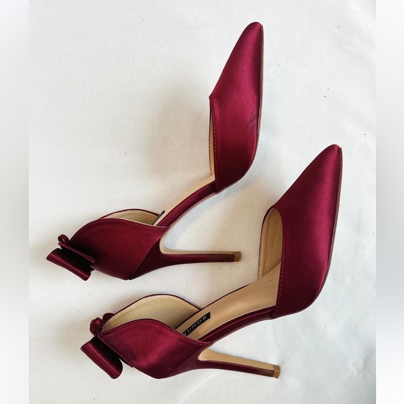 Bow heels - Picture 5 of 9